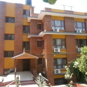 Otel The Yellow House